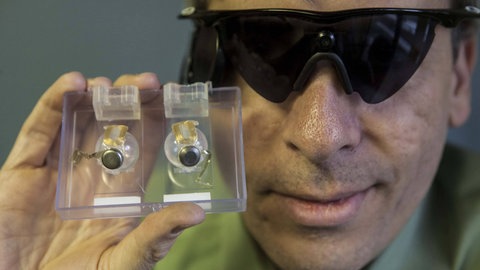 Dr. Robert Greenberg, Chef von Second Sight Medical Products, entwickelte vor gut zehn Jahren Argus II, ein „bionisches Auge“ für blinde Menschen mit Retinitis pigmentosa. (Foto: IMAGO, imago/ZUMA Press) Dr. Robert Greenberg, Chef von Second Sight Medical Products, entwickelte vor gut zehn Jahren Argus II, ein „bionisches Auge“ für blinde Menschen mit Retinitis pigmentosa.